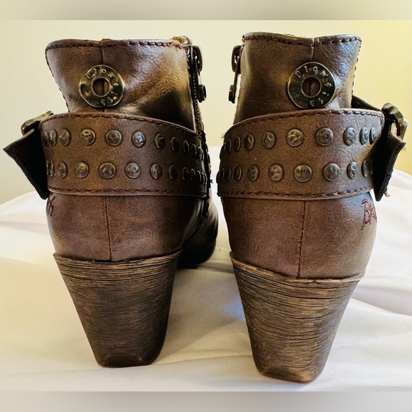 Blowfish Women’s Faux Leather Brown Ankle Booties with Studded Strap Size 7.5M - Picture 6 of 8